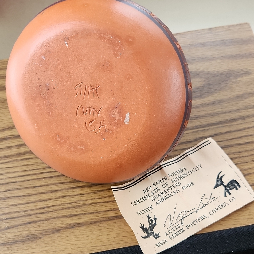 Native American Pottery - Picture 3 of 4